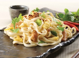 Plate of foodservice Amoy Asian Lo Mein Noodles in a restaurant setting