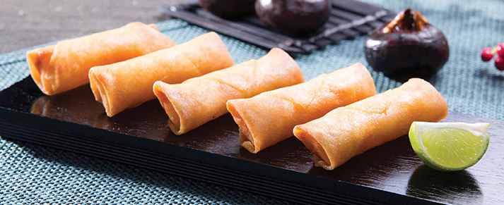 Plate of foodservice Amoy Asian Vegetable Cocktail Spring Rolls in a restaurant setting